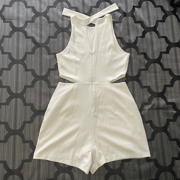 Express Jacquard Cutout Romper with Tie Neck - Picture 6 of 14